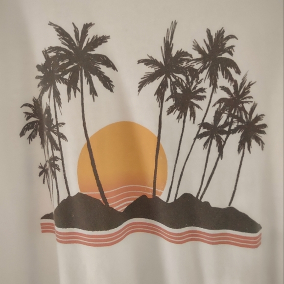 XL PALM TREES AND SUNSET SHORT SLEEVED TEE BY OLD NAVY - Picture 2 of 4